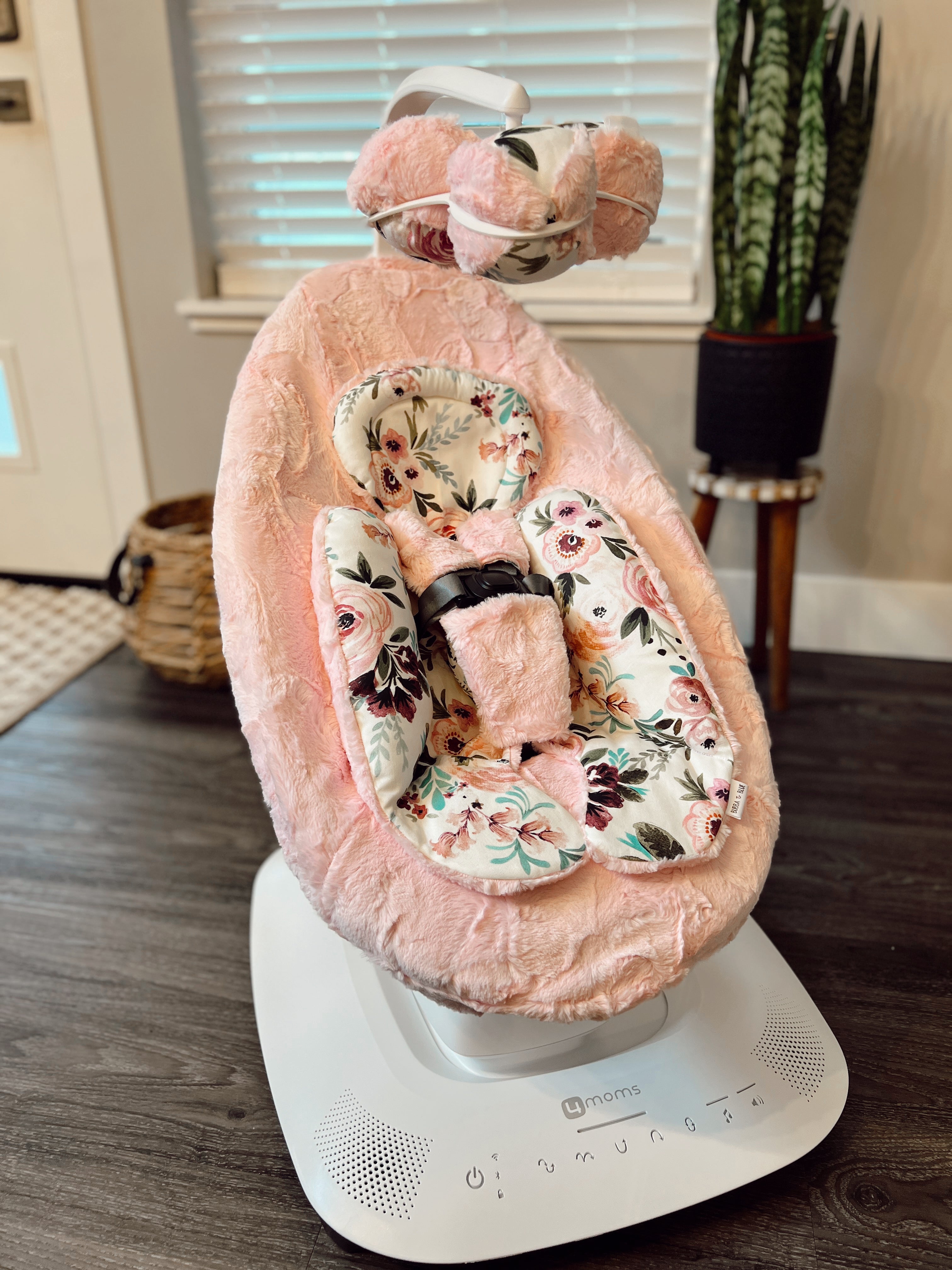 Mamaroo newborn cover, insert and Mobile Balls in vintage floral pink
