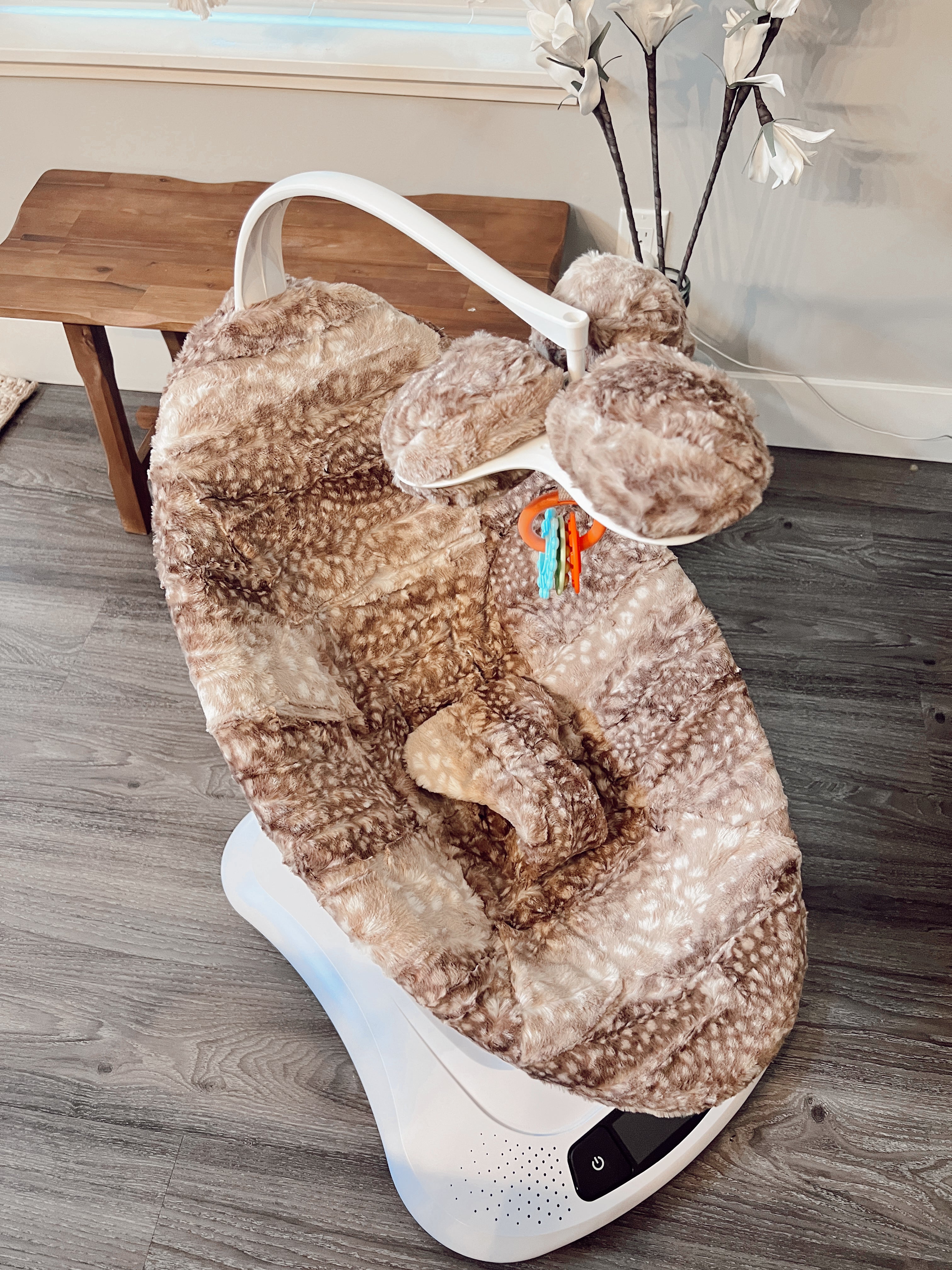 Mamaroo seat cover, newborn insert and balls in full luxe fawn minky